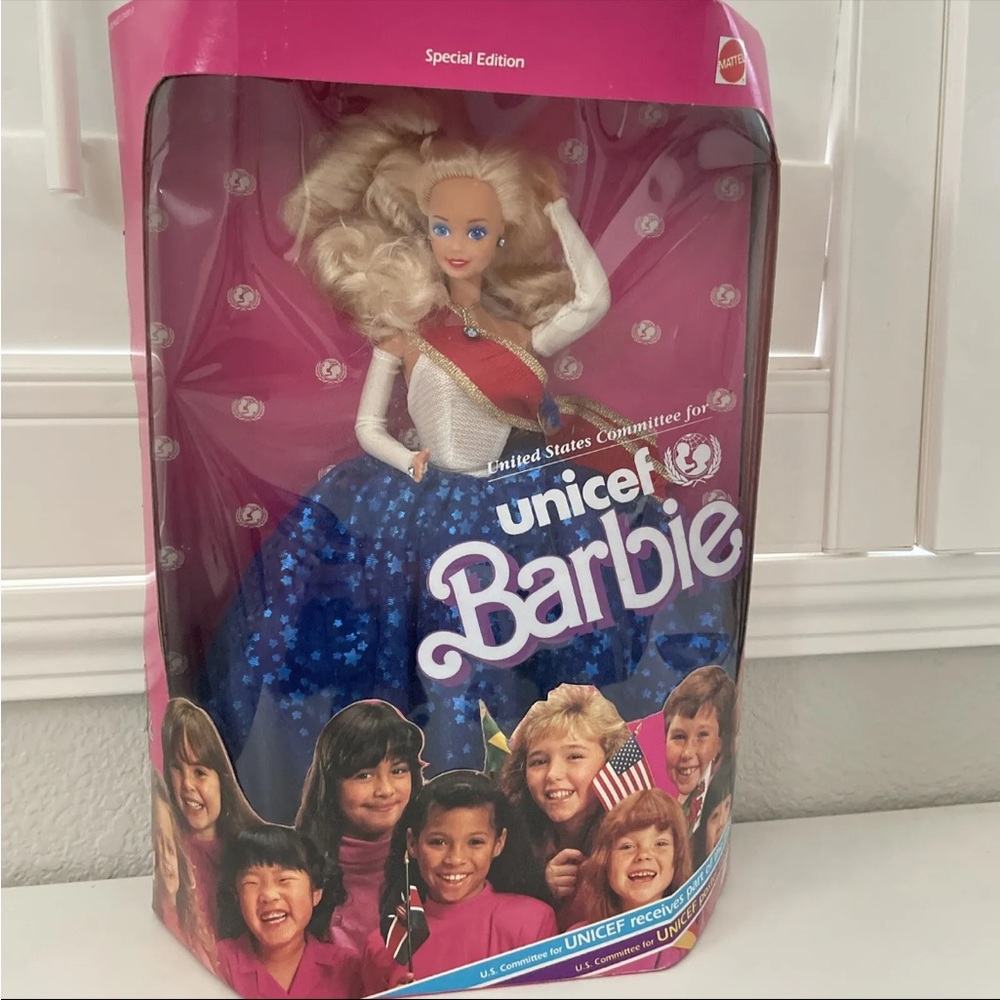 Vintage 1989 American Unicef Barbie - Mattel- #1920 - blonde